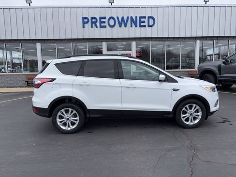 Used 2018 Ford Escape SE w/ SE Sync 3 Package image 2