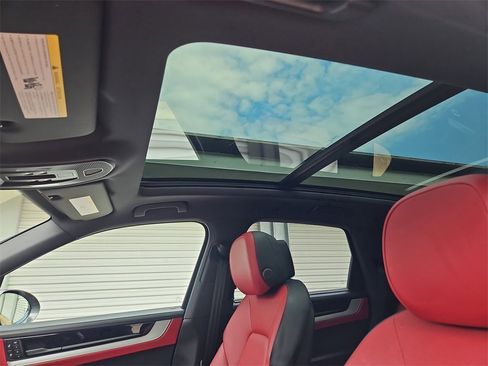 Used 2025 Porsche Cayenne image 16