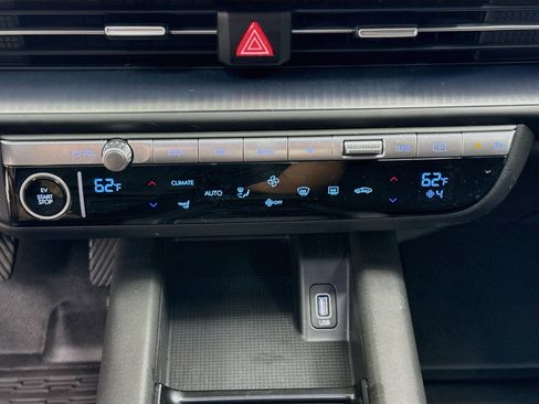 Used 2024 Hyundai Ioniq 6 SE RWD image 24