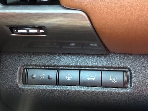 Used 2024 Nissan Pathfinder Platinum AWD/4WD image 26