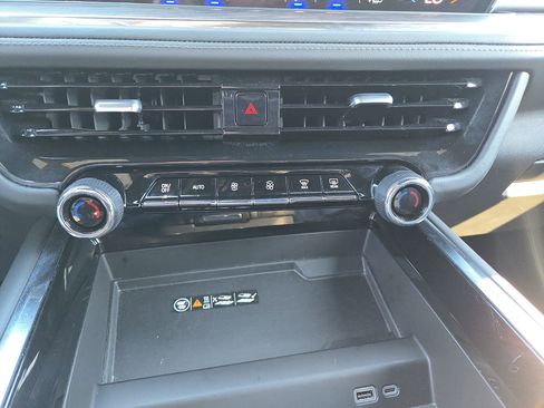 Used 2025 Chevrolet Tahoe LT image 30