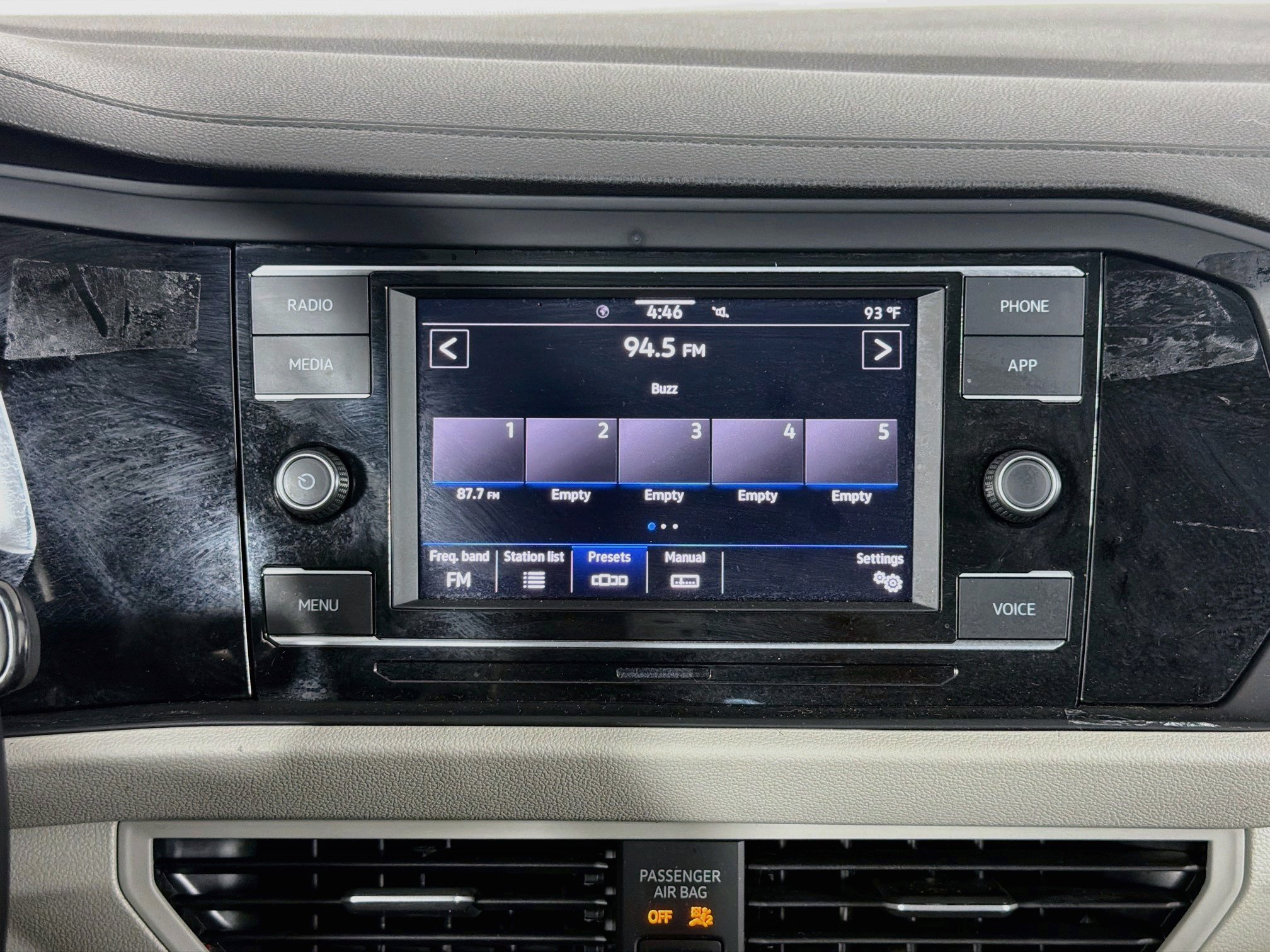 Used 2024 Volkswagen Jetta SE w/ Panoramic Sunroof Package FWD image 21