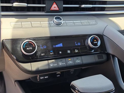 Used 2024 Hyundai Elantra SEL FWD image 25