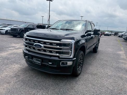 Used 2024 Ford F250 Platinum w/ FX4 Off-Road Package AWD/4WD image 3