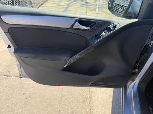 Used 2010 Volkswagen Golf 4-Door image 10