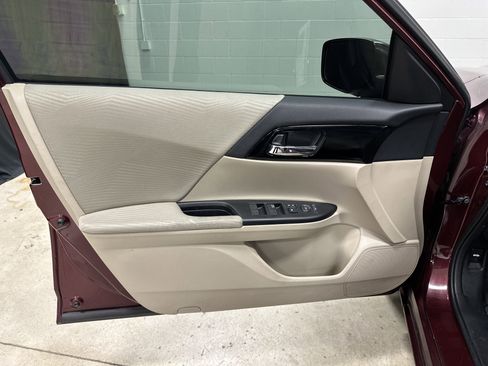 Used 2017 Honda Accord LX image 14