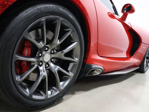 Used 2013 SRT Viper GTS w/ GTS Laguna Interior Pkg image 14