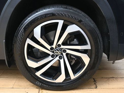 Used 2021 Volkswagen Atlas Cross Sport SEL Premium AWD/4WD image 15