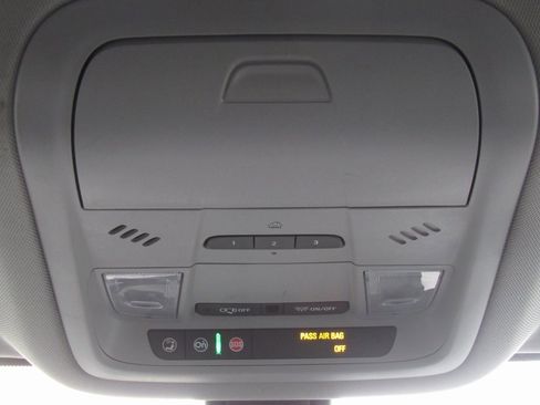 Used 2019 GMC Acadia SLT image 30