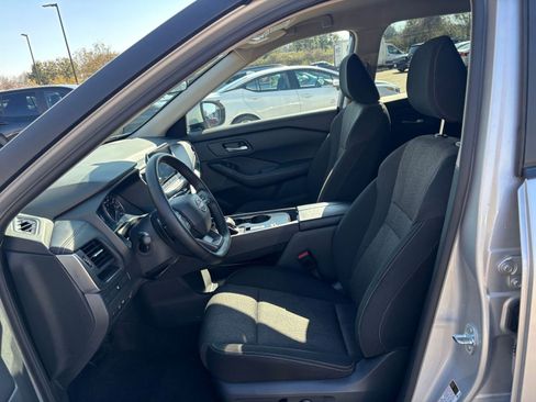 Used 2025 Nissan Rogue SV image 29