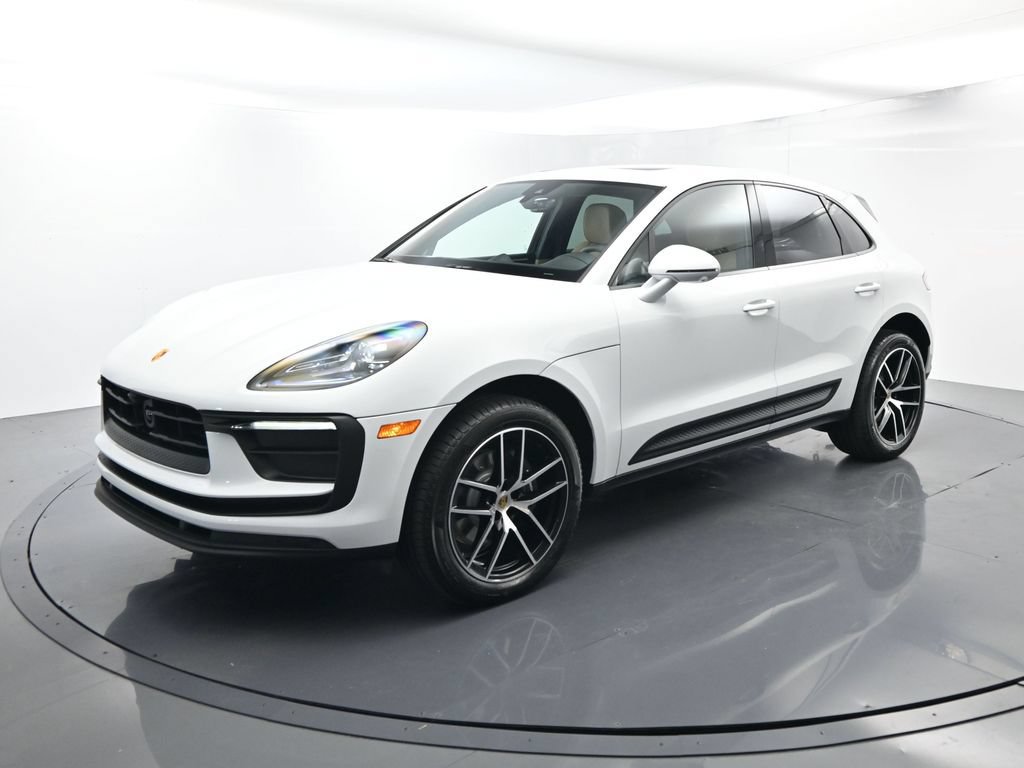 Certified 2026 Porsche Macan AWD/4WD image 1