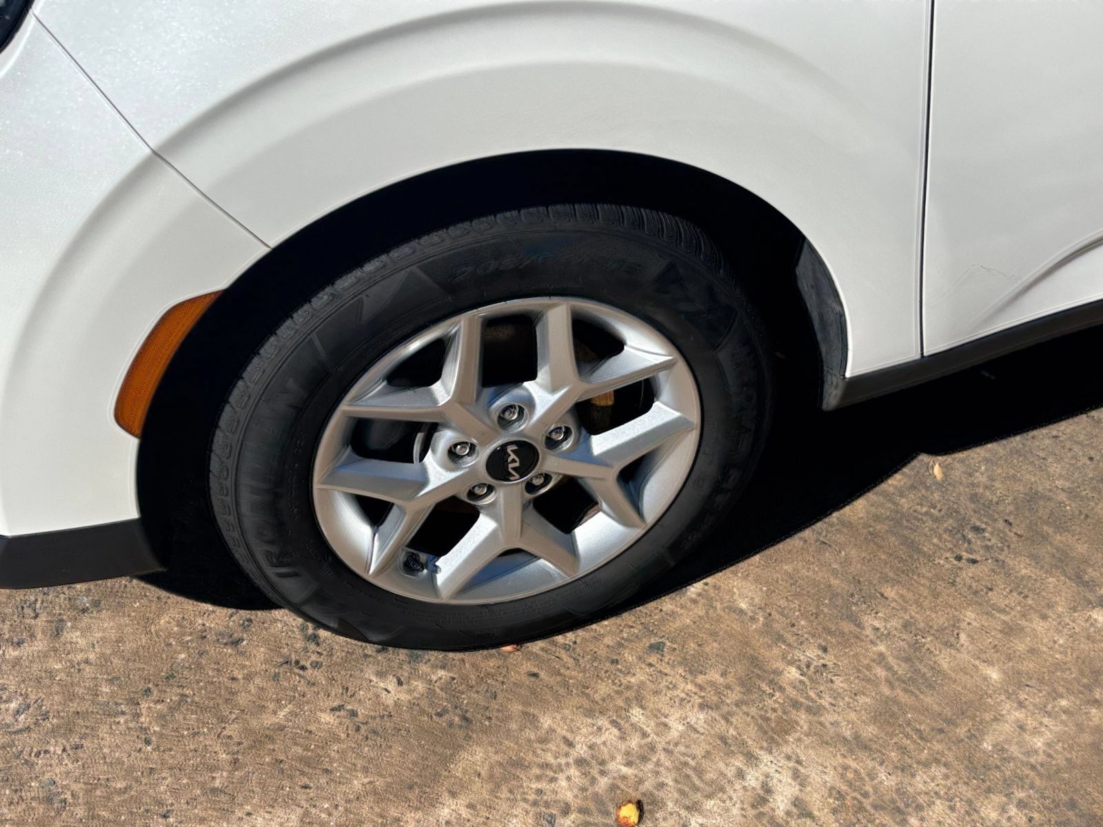 Used 2025 Kia Soul LX w/ LX Technology Package FWD image 24