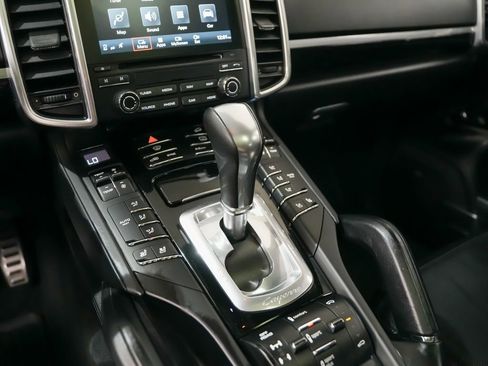 Certified 2017 Porsche Cayenne Turbo AWD/4WD image 33