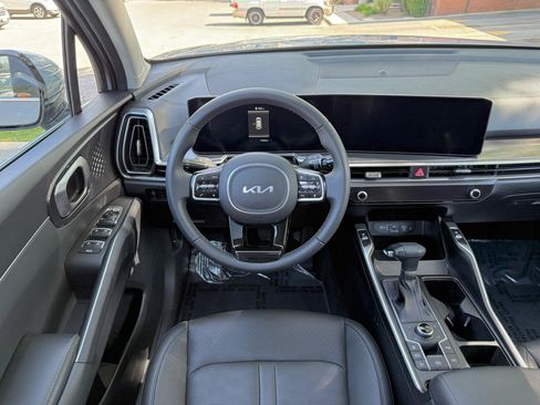 Used 2025 Kia Sorento S w/ Panoramic Sunroof Package AWD/4WD image 3