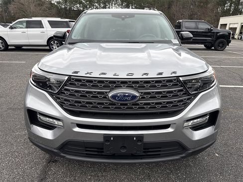 Used 2022 Ford Explorer XLT w/ Equipment Group 202A image 2
