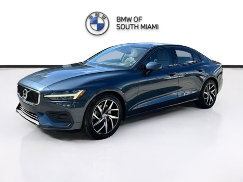 Used 2020 Volvo S60 T5 Momentum image 3