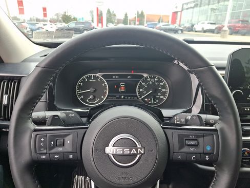 Certified 2025 Nissan Pathfinder SL w/ Black Appearance Package AWD/4WD image 19