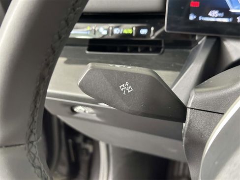 Used 2025 BMW 530i xDrive 530i xDrive w/ Premium Package image 22