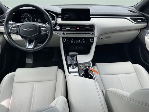 Used 2025 Genesis G70 2.5T image 9