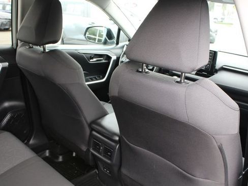 Certified 2022 Toyota RAV4 XLE FWD image 31