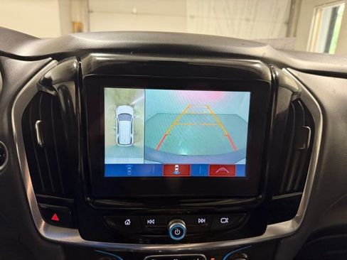 Used 2018 Chevrolet Traverse LT image 17