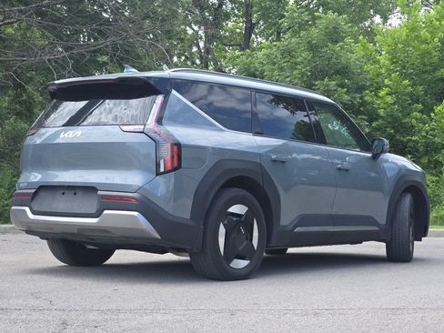 Used 2024 Kia EV9 Wind AWD/4WD image 16