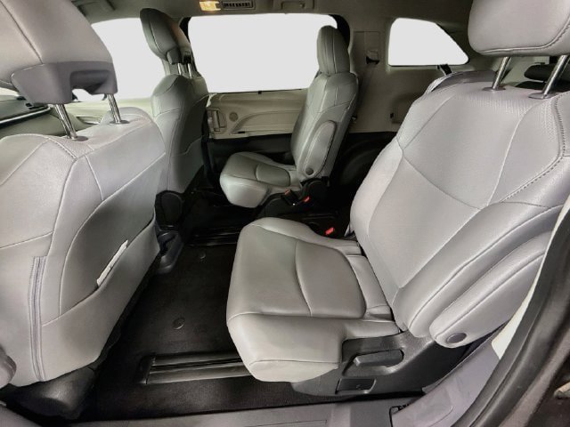 Certified 2024 Toyota Sienna XLE FWD image 26