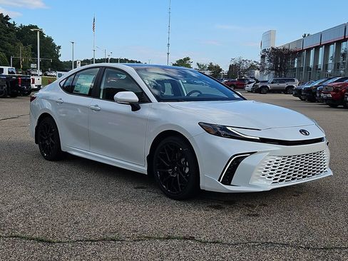 New 2026 Toyota Camry XSE w/ Premium Package AWD/4WD image 2