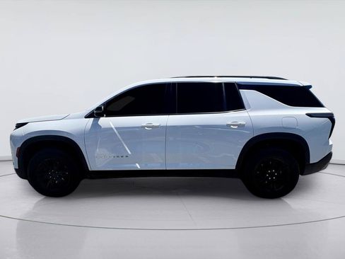 Used 2025 Chevrolet Traverse LT FWD image 4