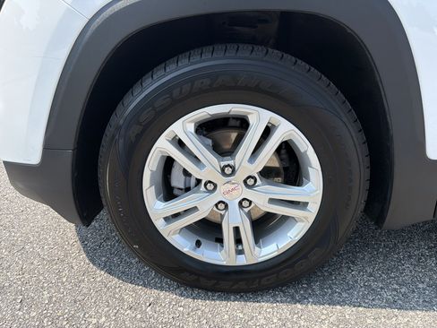 Used 2024 GMC Terrain SLE FWD image 20