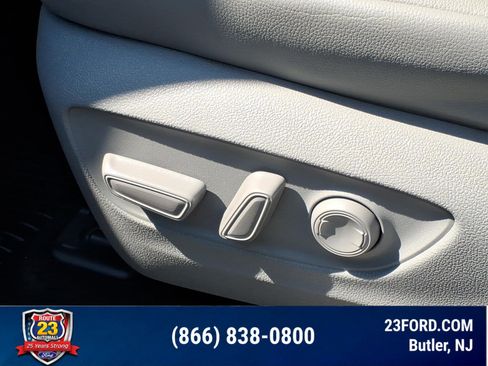 Used 2021 Toyota Highlander XLE AWD/4WD image 21