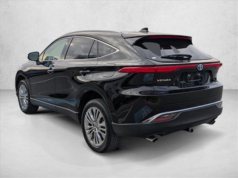 Used 2022 Toyota Venza XLE image 8