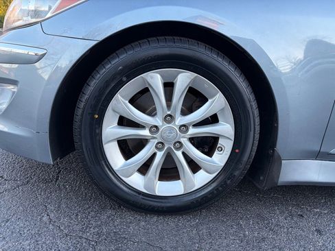 Used 2013 Hyundai Genesis 3.8 image 11