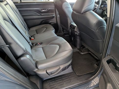 Certified 2025 Toyota Grand Highlander FWD image 33
