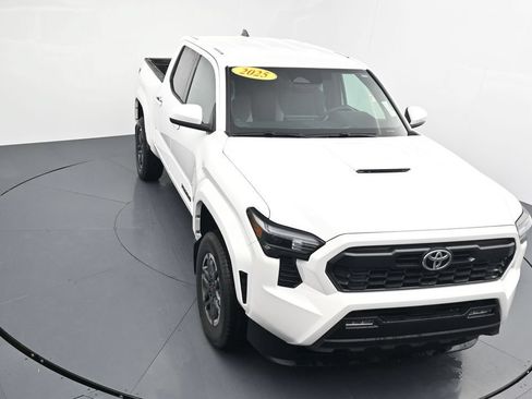 Used 2025 Toyota Tacoma TRD Sport AWD/4WD image 24