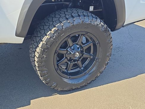 Certified 2022 Toyota Tacoma TRD Off-Road w/ TRD Premium Off Road Package AWD/4WD image 10