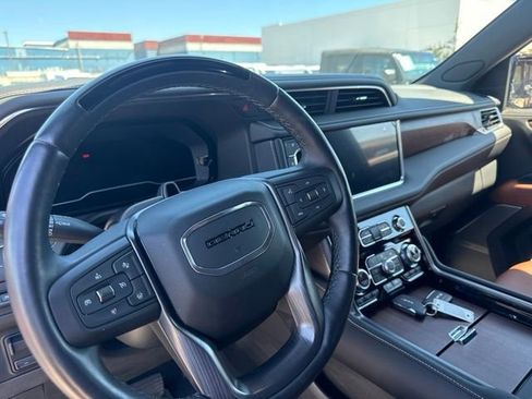 Used 2023 GMC Yukon XL Denali Ultimate AWD/4WD image 12