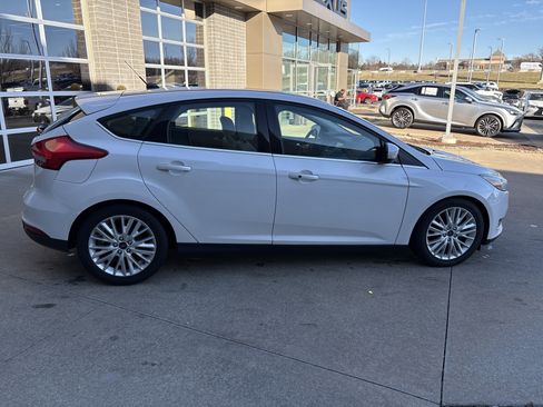 Used 2016 Ford Focus Titanium w/ Titanium Technology Package image 11