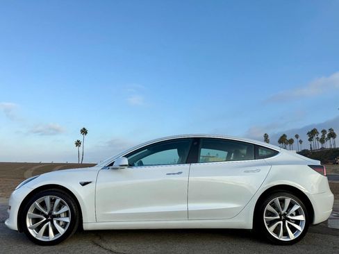 Used 2019 Tesla Model 3 Standard Range Plus image 2
