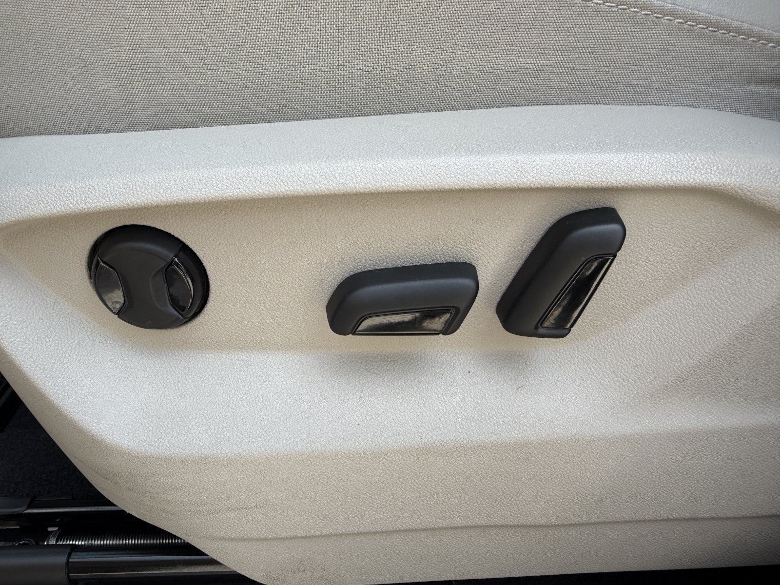 Used 2023 Volkswagen Atlas SE w/ Panoramic Sunroof Package FWD image 26