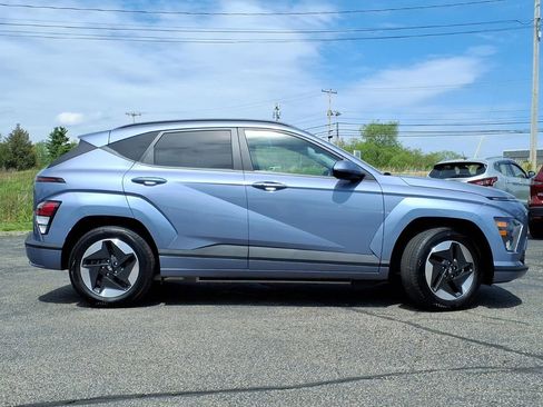 Used 2024 Hyundai Kona SEL FWD image 2