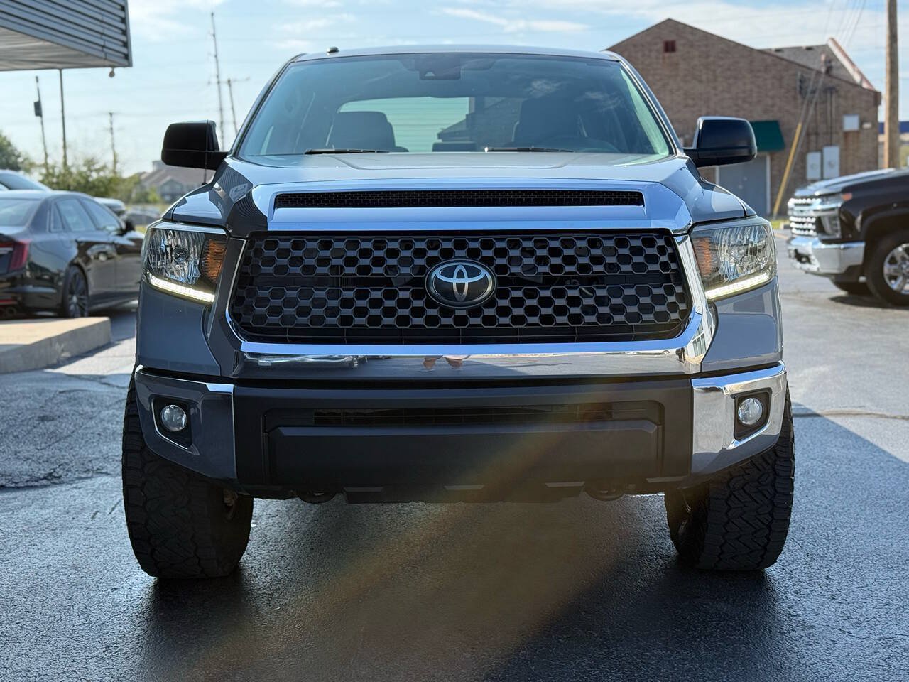 Used 2019 Toyota Tundra SR5 w/ SR5 Upgrade Package AWD/4WD image 2