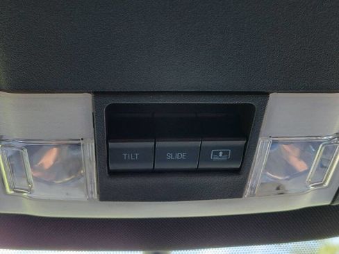 Used 2018 Ford Explorer XLT w/ Equipment Group 202A image 39