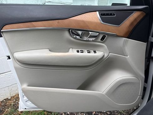 Used 2016 Volvo XC90 T6 Inscription w/ Vision Package image 22