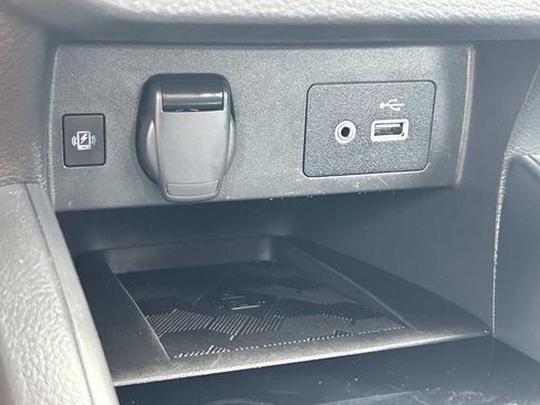 Used 2025 Nissan Versa SV FWD image 29