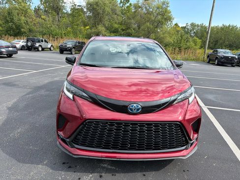 Used 2025 Toyota Sienna XSE w/ XSE Premium Package AWD/4WD image 10