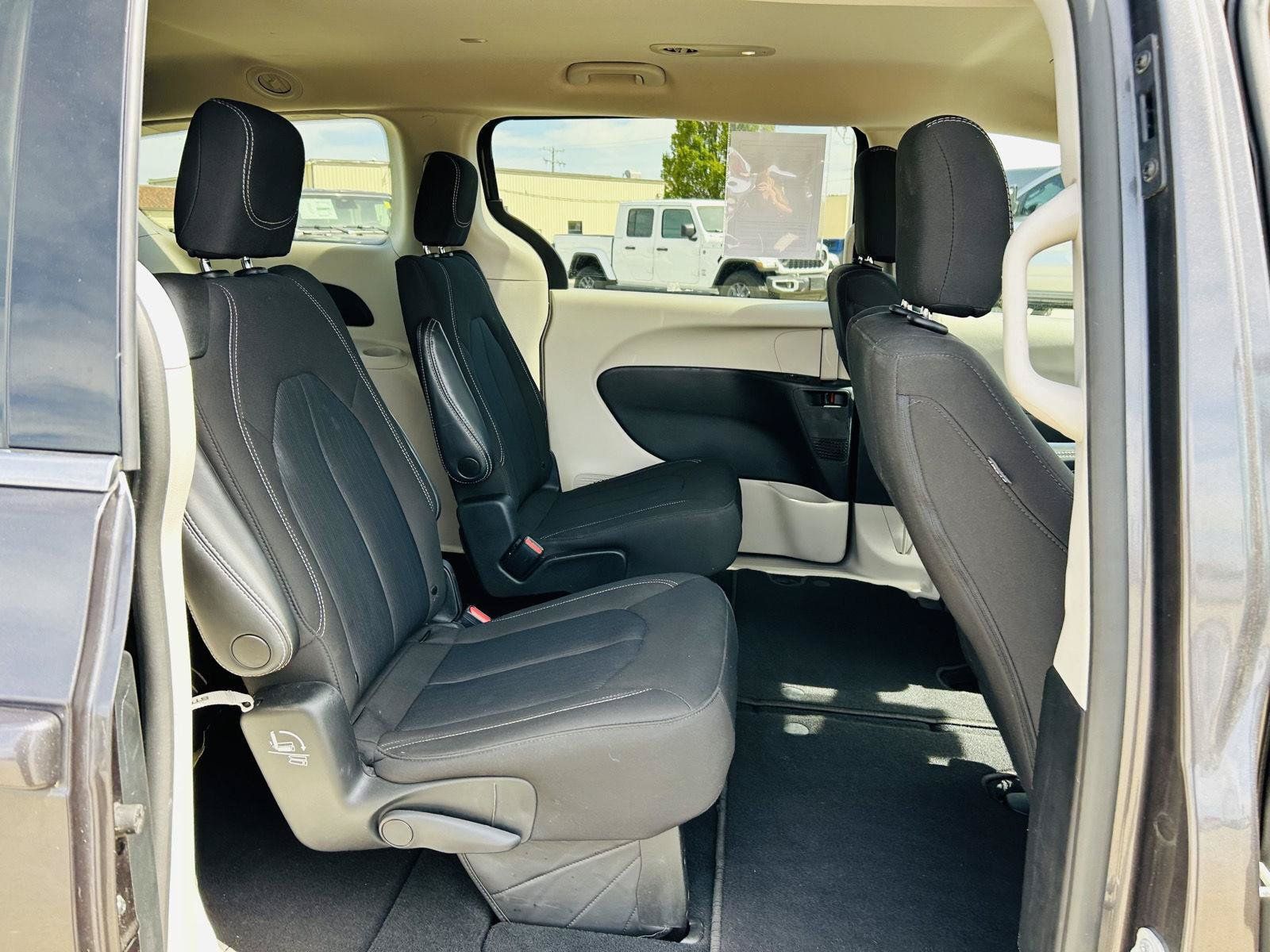 Used 2023 Chrysler Voyager LX FWD image 26