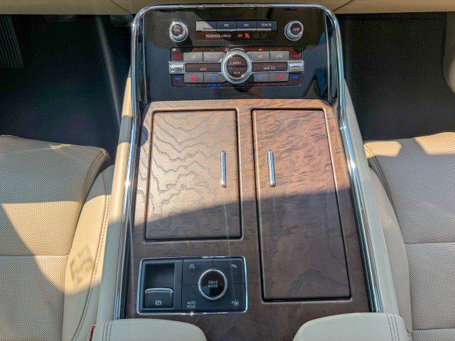 Used 2019 Lincoln Navigator Reserve AWD/4WD image 16