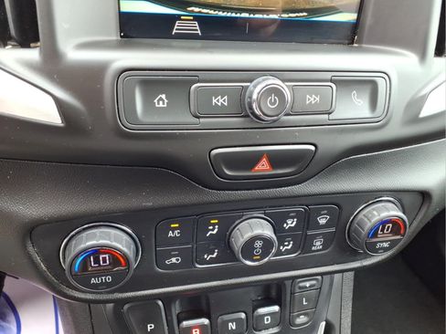 Used 2019 GMC Terrain SLE w/ Driver Convenience Package FWD image 11