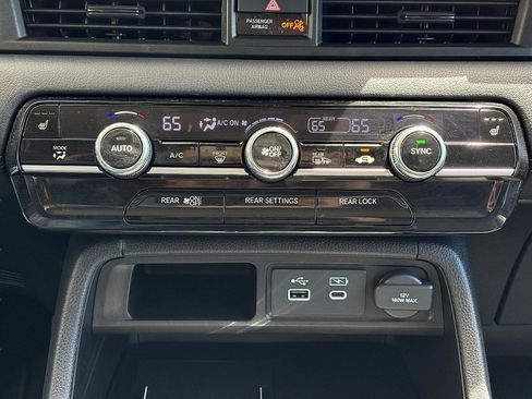 Certified 2025 Honda Pilot Touring image 27